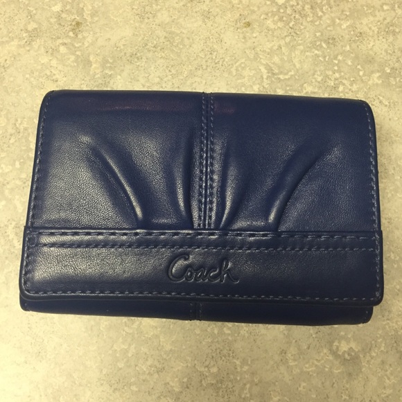 💙Coach Leather Wallet. Medium sized.💙