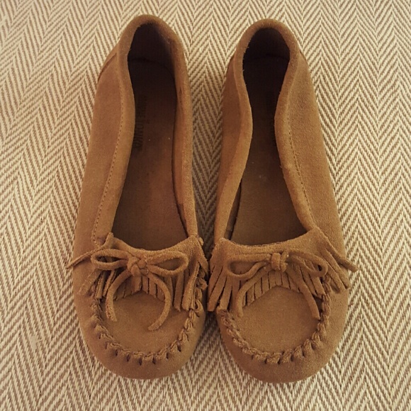 Minnetonka Genuine Leather Fringe Moccasin Flats