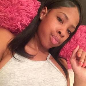 Meet your Posher, Chanel