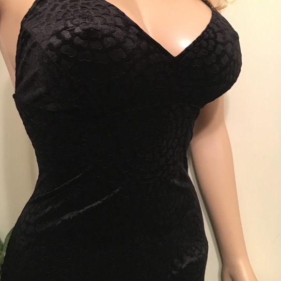 LOVE & FIRE BLACK VELOUR DETAIL cocktail dress SM - Picture 3 of 4