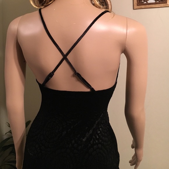 LOVE & FIRE BLACK VELOUR DETAIL cocktail dress SM - Picture 4 of 4