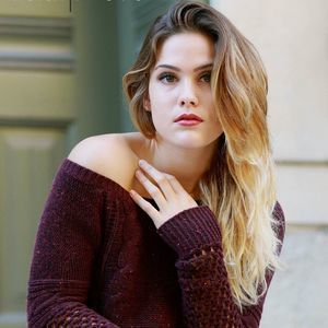 Meet your Posher, Charis