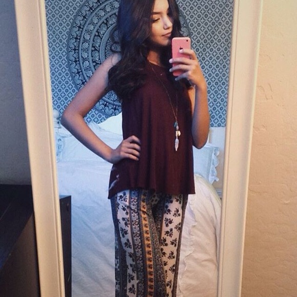 🌞 Meet your Posher! 🌞 - Picture 2 of 4