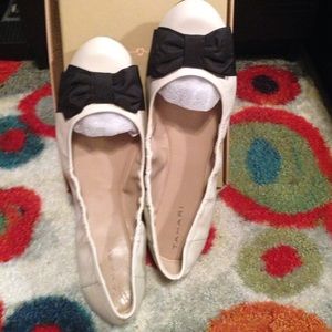 TAHARI Nude Flats