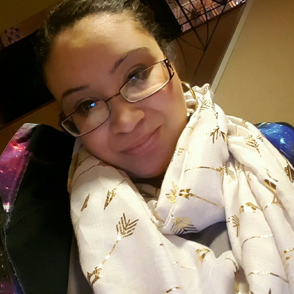 Meet your Posher, Julissa