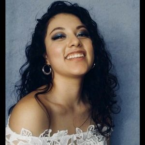 Meet your Posher, Alejandra