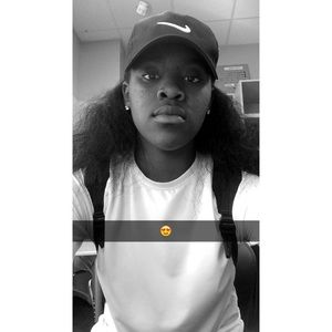 Meet your Posher, Kayla