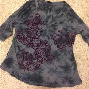 The dye thermal shirt with flocked design.