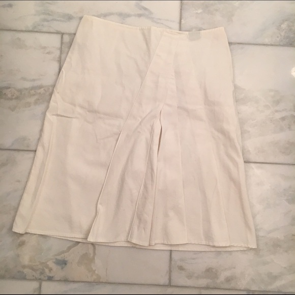 United color of Benetton white pleated skirt