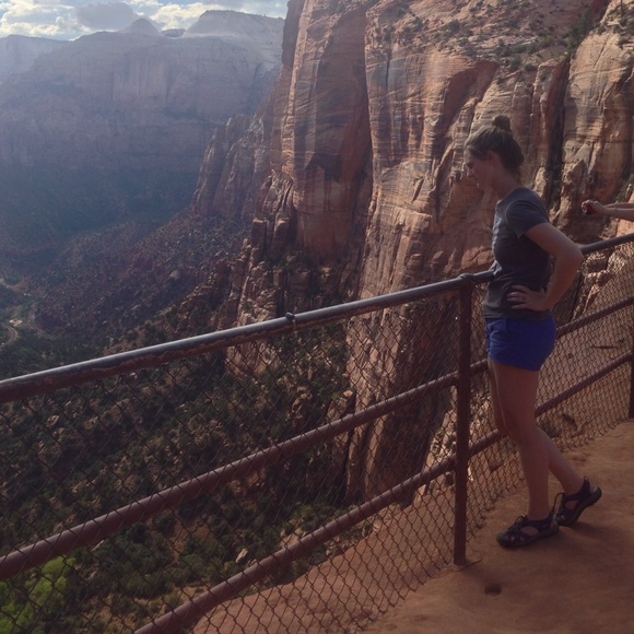 Meet your Posher, Lauren. Nature Girl Finds - Picture 3 of 4