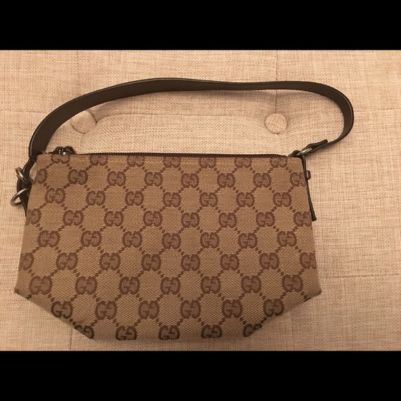 Shoulder strap small Gucci bag. Only used once .