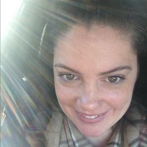 Meet your Posher, Alicia