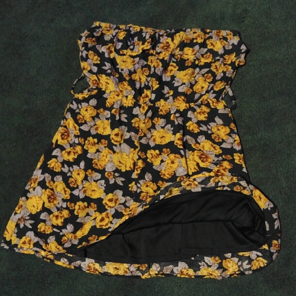 Strapless floral top - Picture 2 of 3