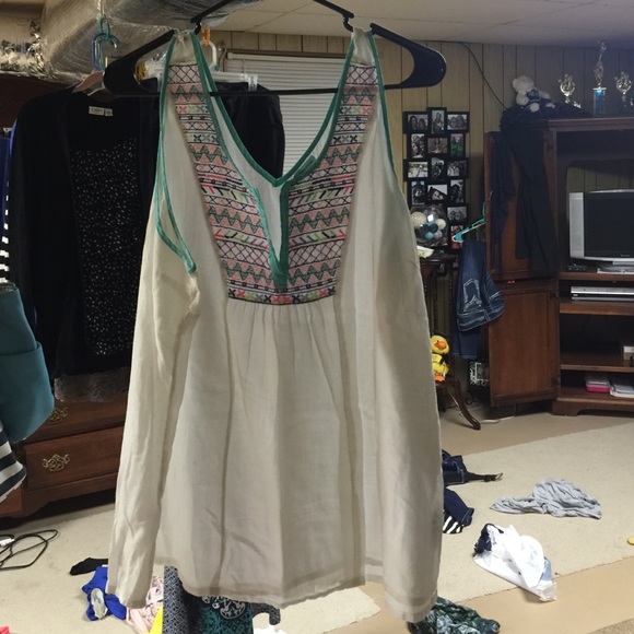 Gorgeous white and multicolored Aztec print tank