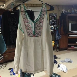 Gorgeous white and multicolored Aztec print tank