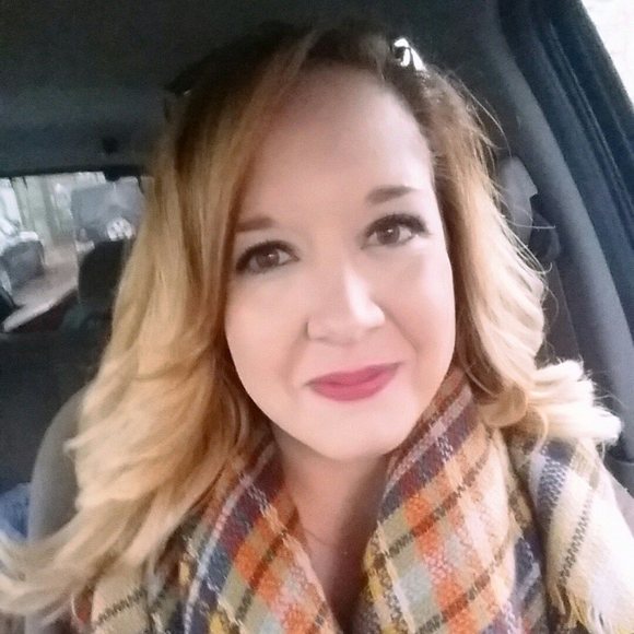 Meet your Posher, Jennifer - Picture 1 of 1