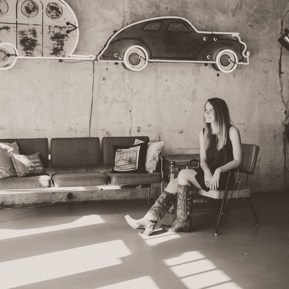 ••Meet your Posher, Kat••