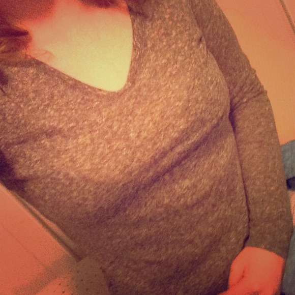 "So" long- sleeved grey shirt