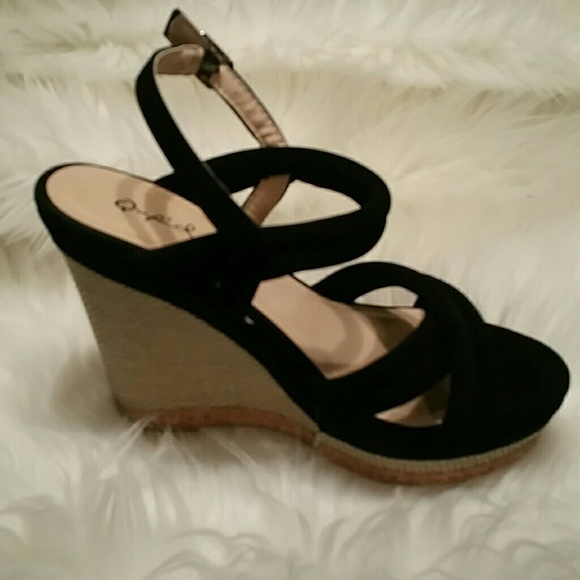 Black wedges