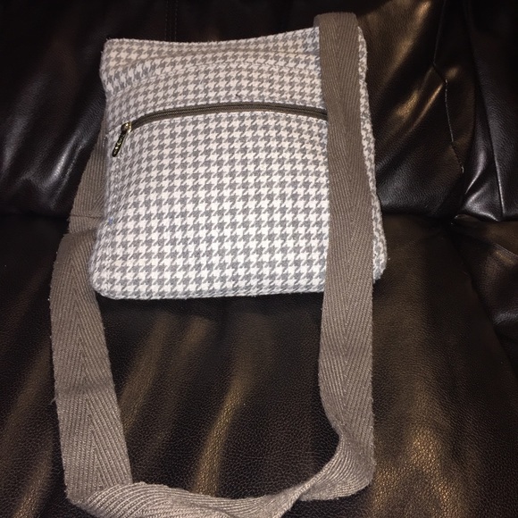 💰SOLD💰THIRTY ONE CROSS BODY BAG