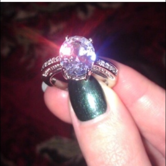 Beautiful 5 carat ring - Picture 2 of 4