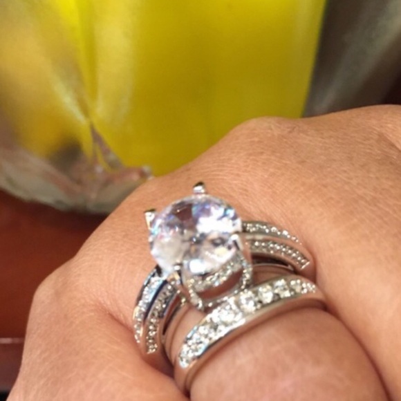 Beautiful 5 carat ring - Picture 3 of 4