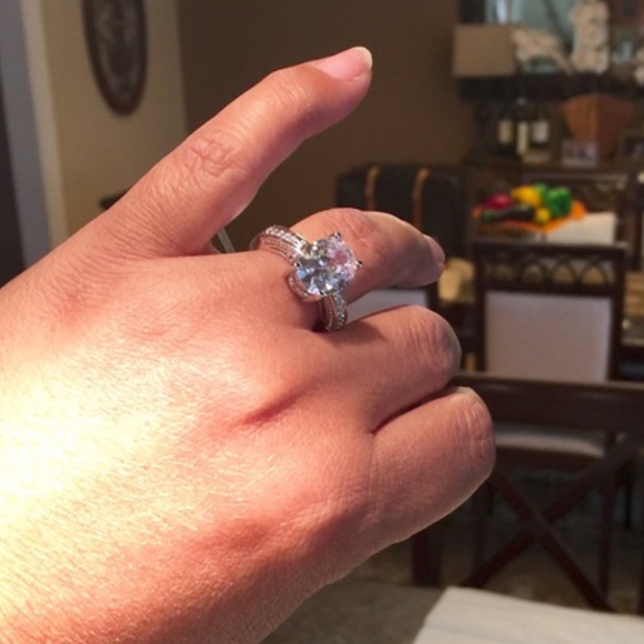 Beautiful 5 carat ring - Picture 4 of 4