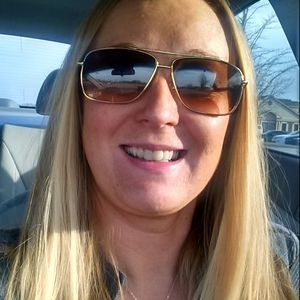 Meet your Posher, Devona