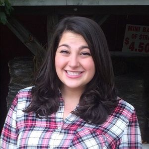 Meet your Posher, Lauren.