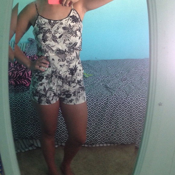 romper - Picture 3 of 3