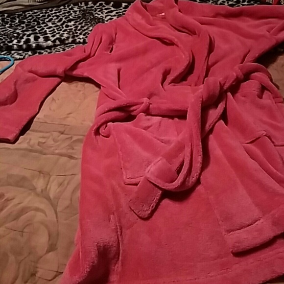 Robe - Picture 1 of 2