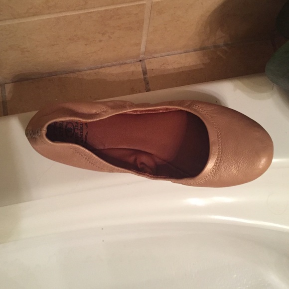 Lucky Brand Emmie round toe ballet flats