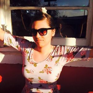 Meet your Posher, Shana