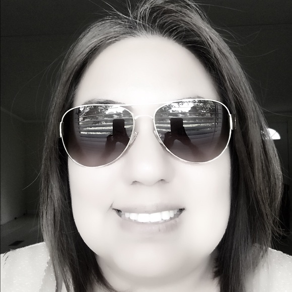Meet your Posher, Yesenia