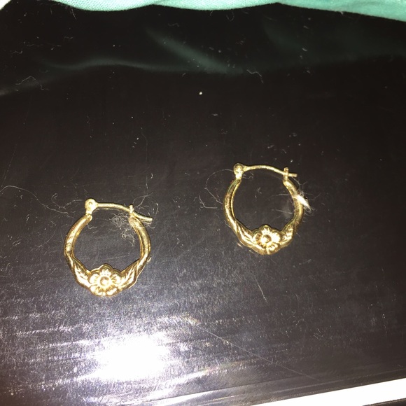 14k gold flower hoop earring