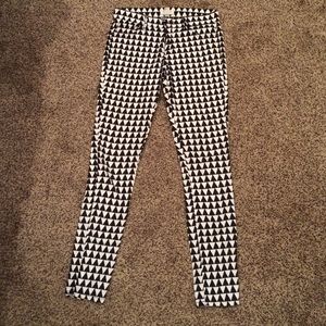 Cute black and white triangle pants 👄