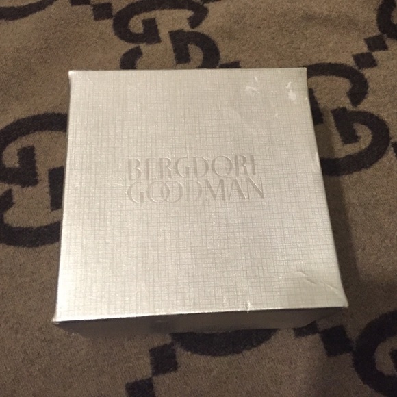 Brand new never used in original Box gucci wallet