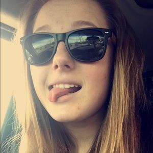 Meet your Posher, Riana