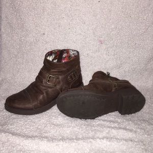 Dark brown Rocket Dog K9 boots, floral interior