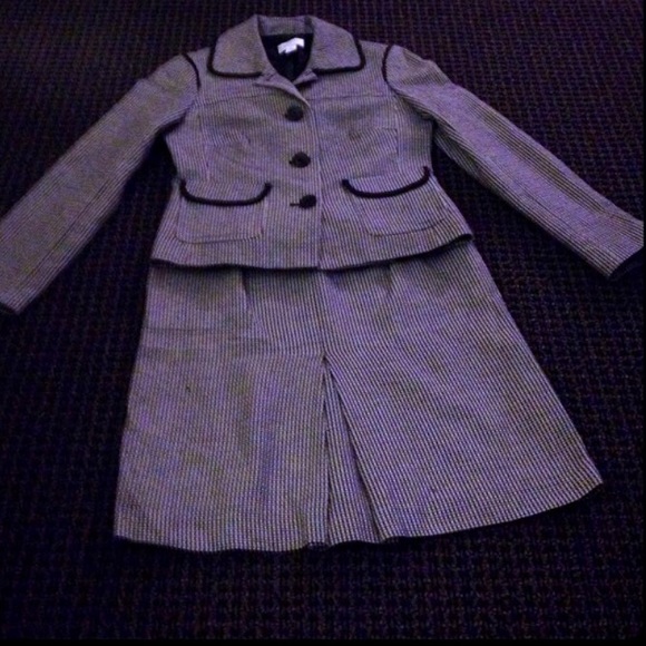 Ann Taylor Houndstooth suite.