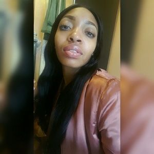 Meet your Posher, Niasia