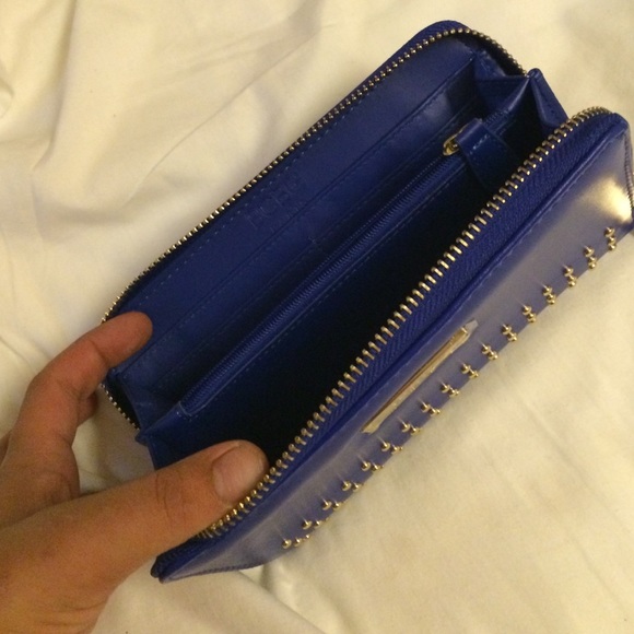 BCBG wallet - Picture 2 of 2