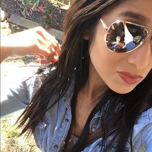 Meet your Posher, Karla