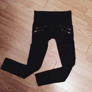*SOLD* Black Leggings with Zipper detail