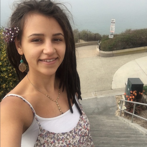 Meet your Posher, Lauren