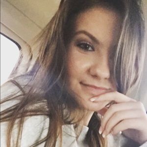 Meet your Posher, Caroline