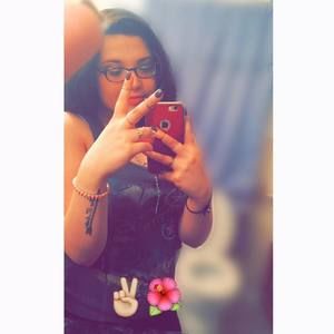 Meet your Posher, Kayla