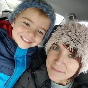 Meet your Posher, Dee dee