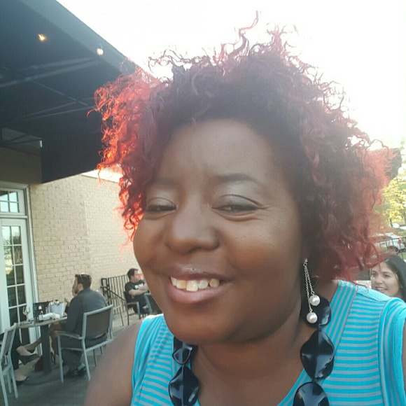 Meet your Posher, Lisa - Picture 3 of 4