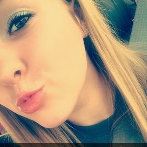 Meet your Posher, Emmaly